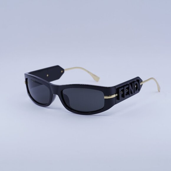 🕶️ New Fendi FE40120I 01A Sunglasses - Shiny Black Frame, Smoke Lenses - Picture 1 of 10